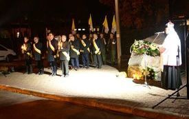 XXII dzień papieski w Lubaczowie - składanie kwiat&oacute;w