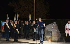 XXII dzień papieski w Lubaczowie - składanie kwiat&oacute;w