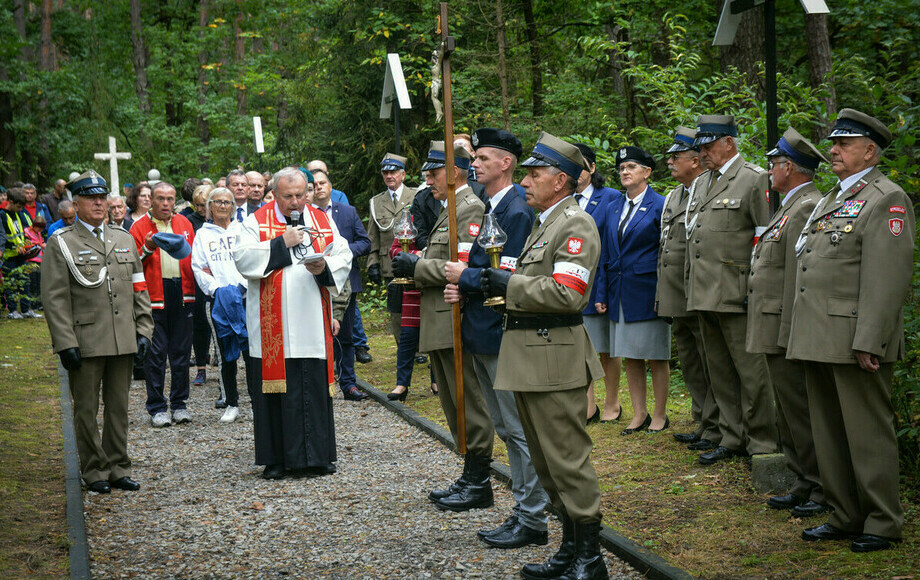 Zdjęcie do W hołdzie pomordowanym w Lesie Niwki