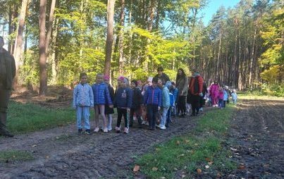 Zdjęcie do Święto Pieczonego Ziemniaka &ndash; wycieczka do szk&oacute;łki leśnej &bdquo;Sikor&oacute;wka&rdquo; &ndash; grupy II-V