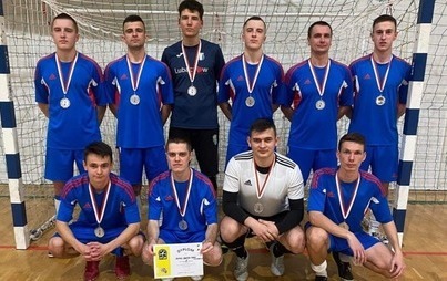Zdjęcie do Futsal Dream Team ze srebrnym medalem Podkarpackiej Ligi Mistrz&oacute;w